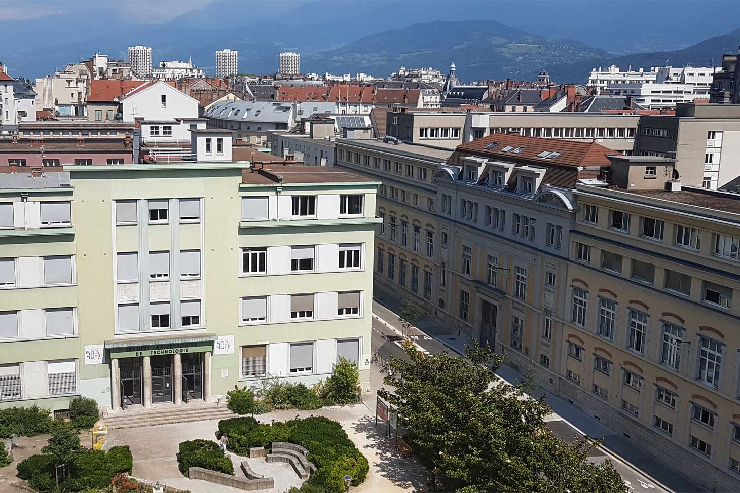 Les bâtiments de l'IUT2 de Grenoble sur le site de la gare.